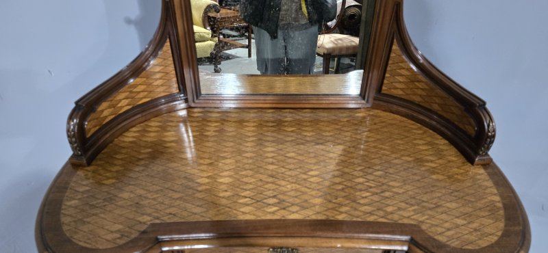 Fine French Dressing Table
