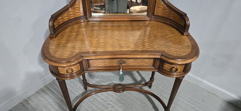 Fine French Dressing Table