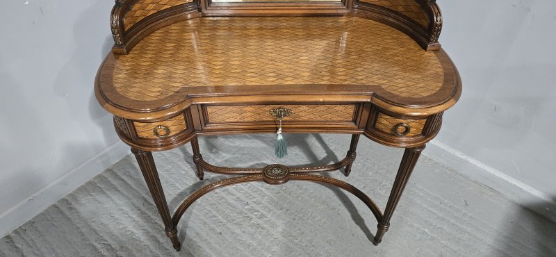 Fine French Dressing Table