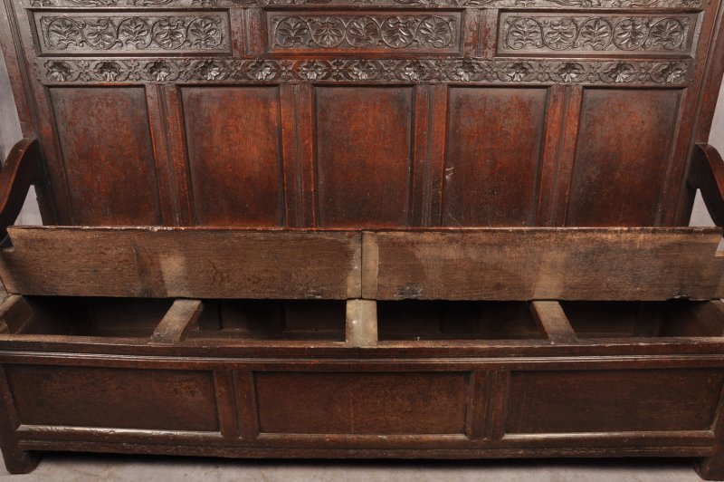 Rare 17th Century Oak North Country Box Settle
