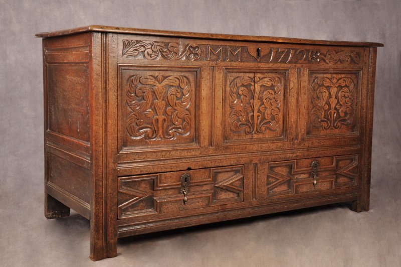 Queen Anne Oak Mule Kist