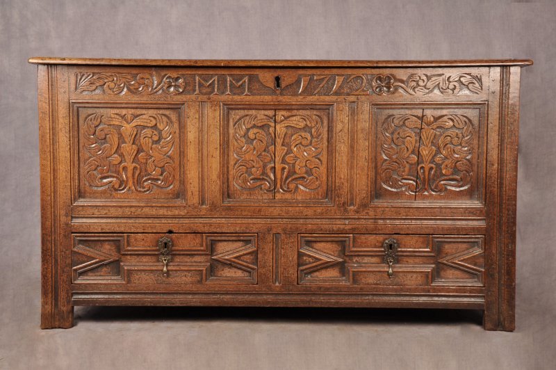 Queen Anne Oak Mule Kist