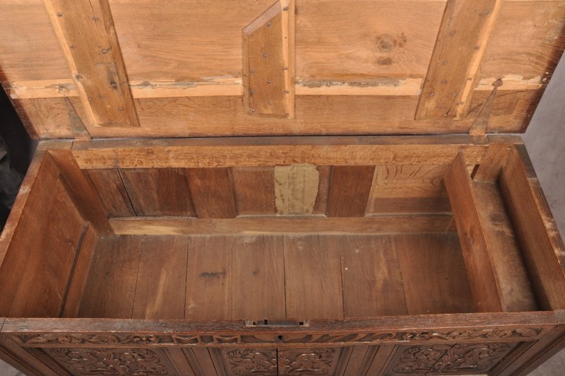 Queen Anne Oak Mule Kist