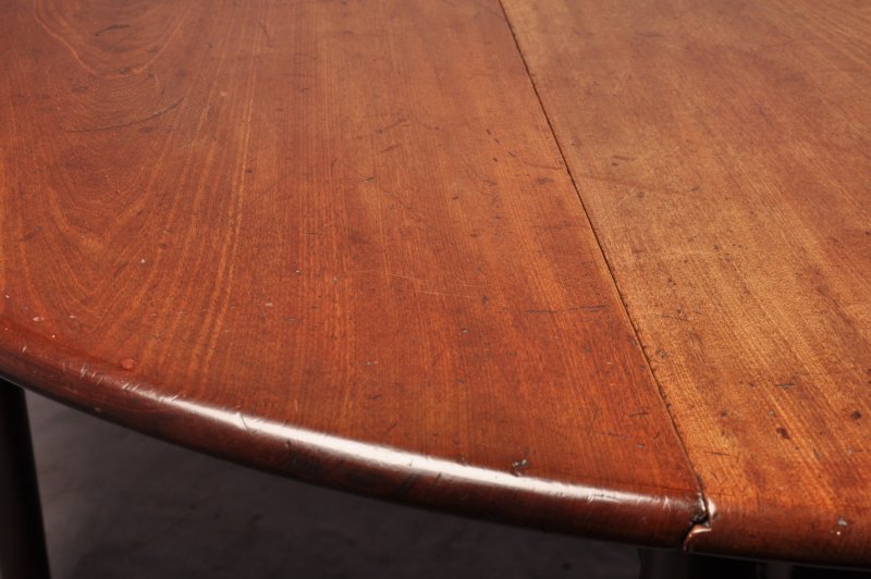 Fine 18th Century Mahogany Gateleg Table