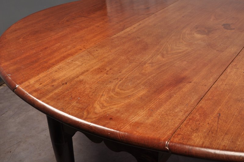 Fine 18th Century Mahogany Gateleg Table