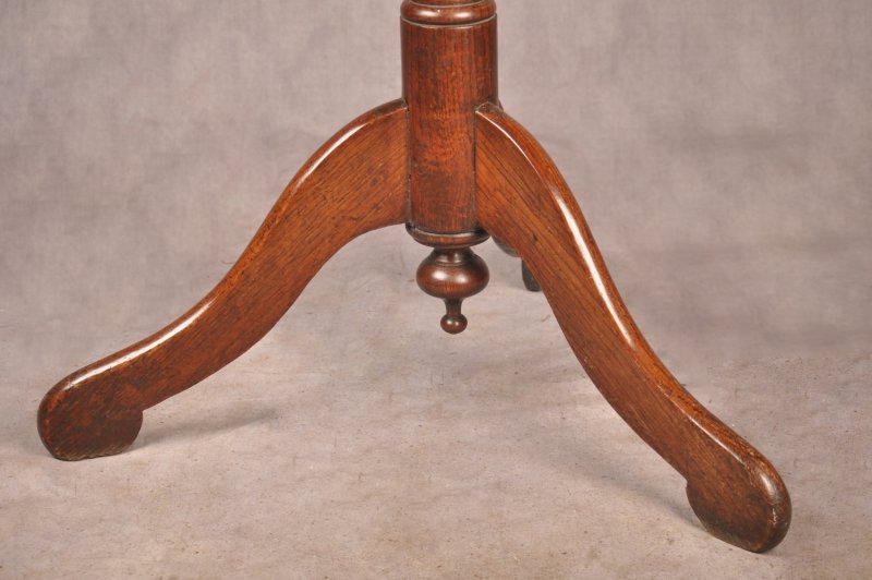 Rare 18th Century Oak Country Tripod Table