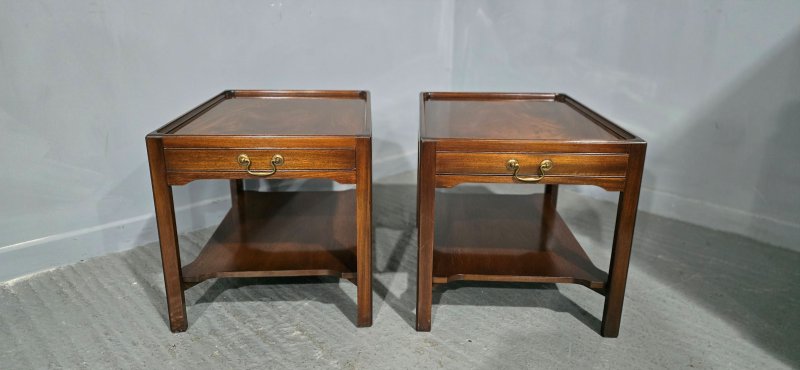 Wonderful Pair Mahogany Lamp Tables - Image 2