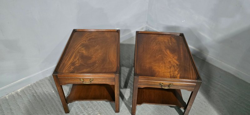 Wonderful Pair Mahogany Lamp Tables - Image 3