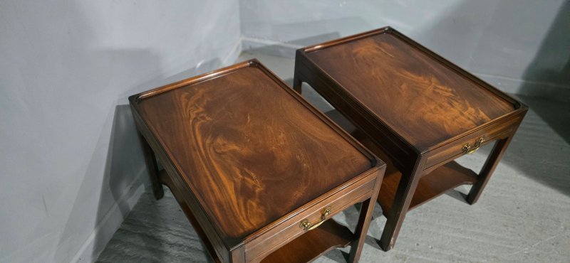 Wonderful Pair Mahogany Lamp Tables - Image 5
