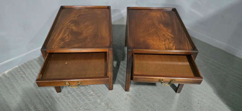 Wonderful Pair Mahogany Lamp Tables - Image 6
