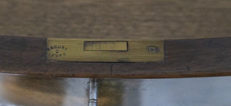 Superb Serpentine Georgian Chest of Drawers of Small Proportions - Image 2