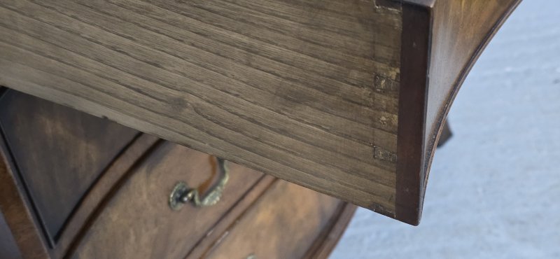 Superb Serpentine Georgian Chest of Drawers of Small Proportions