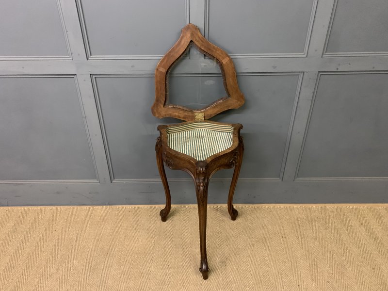 French Walnut Bijouterie Table - Image 4