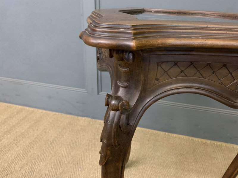 French Walnut Bijouterie Table - Image 3