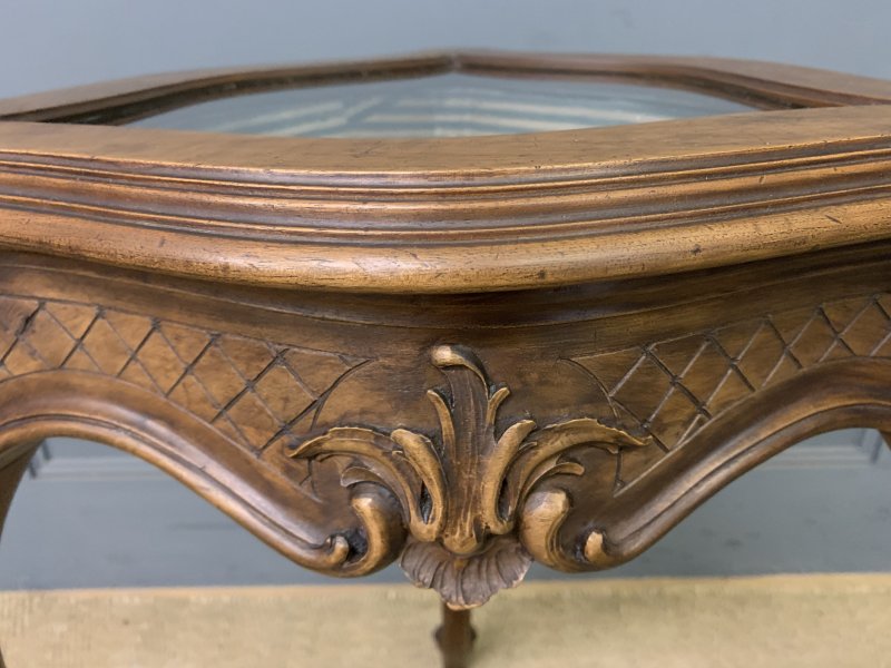 French Walnut Bijouterie Table - Image 5