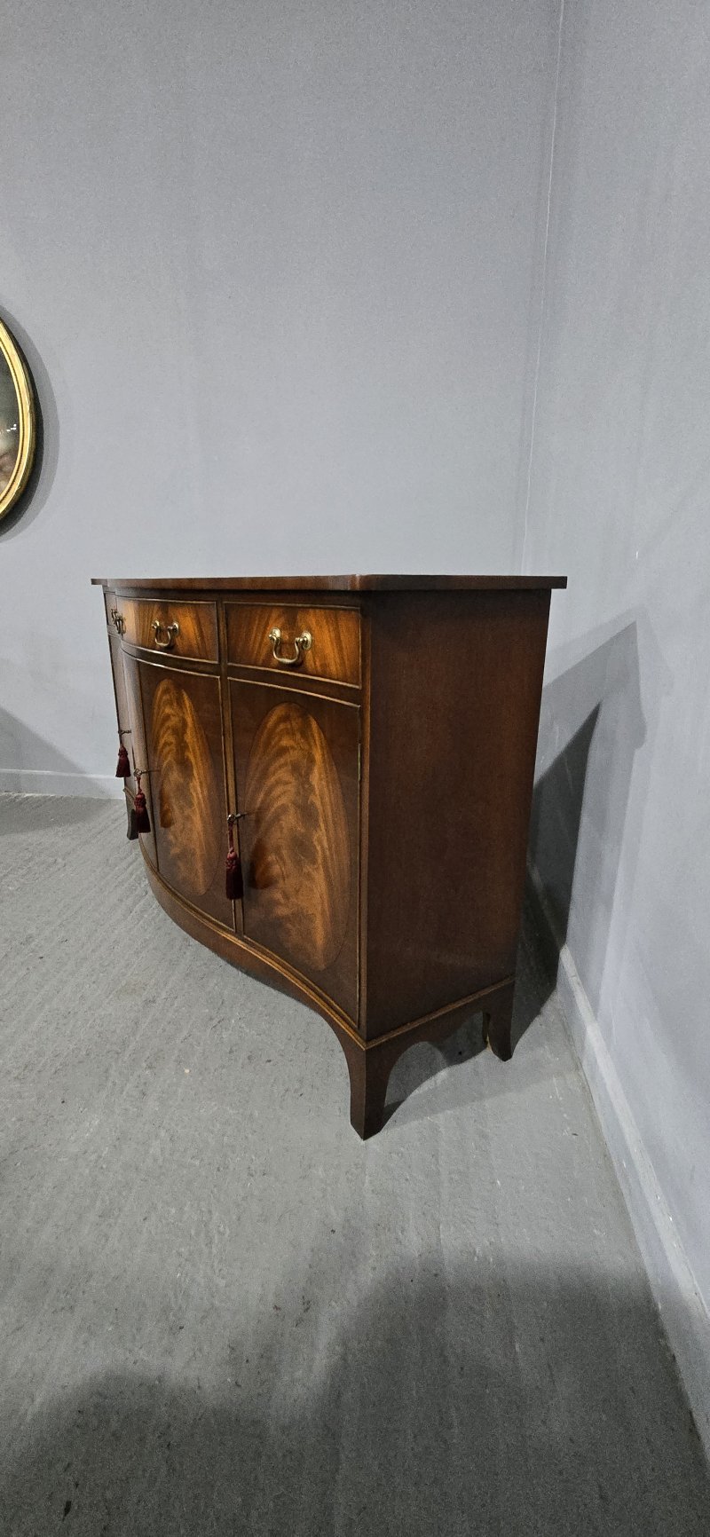 Superb Serpentine Mahogany Sideboard - Image 8