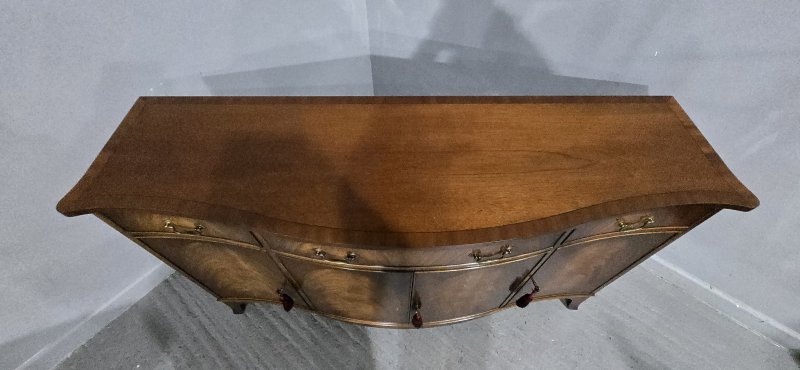 Superb Serpentine Mahogany Sideboard - Image 10