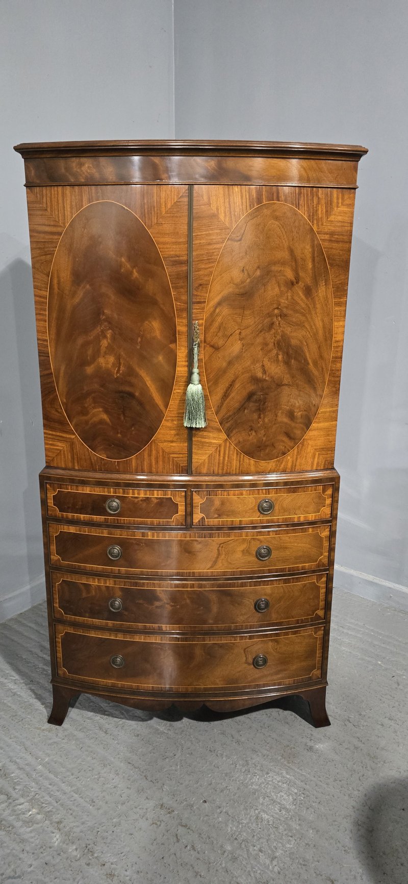 Superb Inlaid Bow Front Linen Press - Image 10