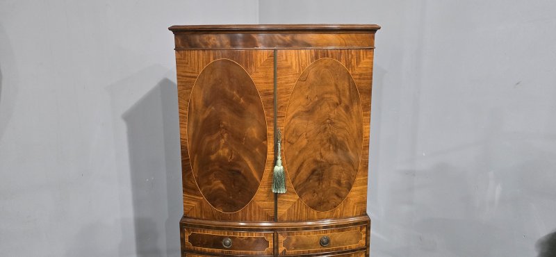 Superb Inlaid Bow Front Linen Press - Image 12