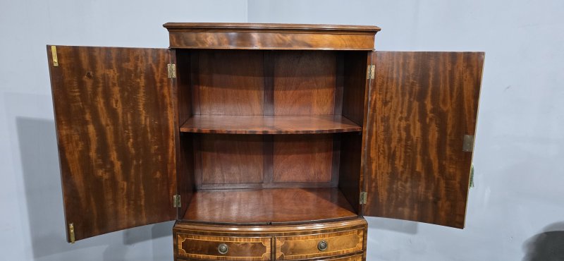 Superb Inlaid Bow Front Linen Press - Image 4