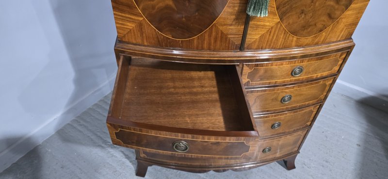 Superb Inlaid Bow Front Linen Press - Image 8