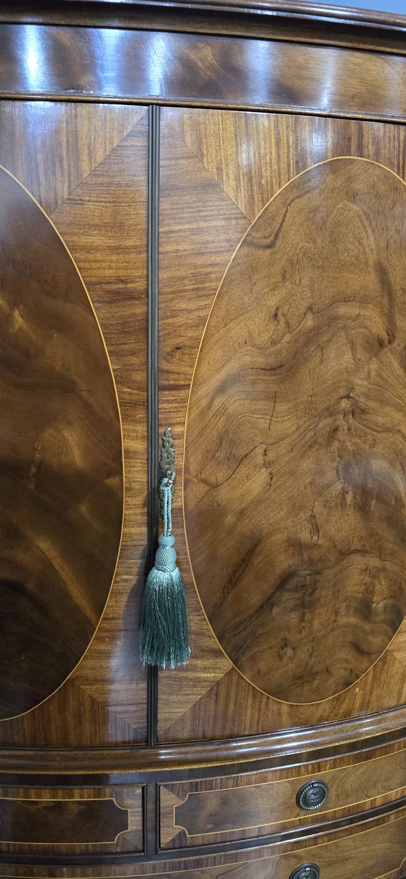 Superb Inlaid Bow Front Linen Press - Image 15