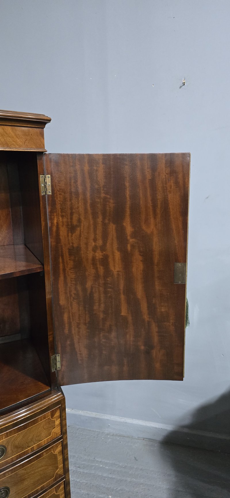 Superb Inlaid Bow Front Linen Press - Image 3