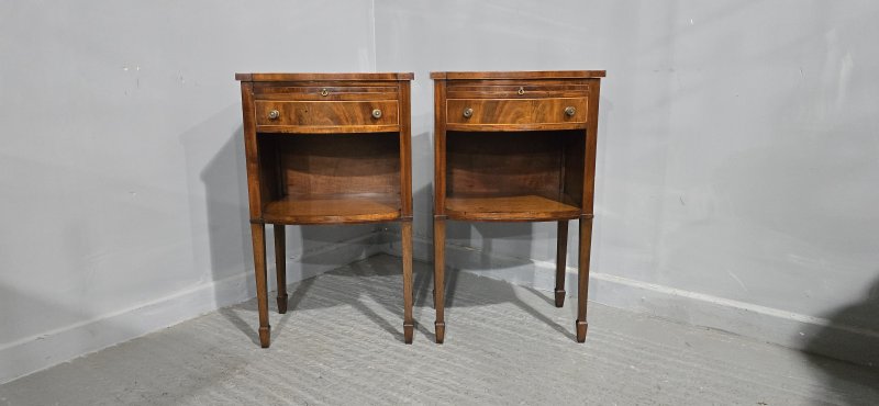 Fine Pair English Mahogany Bedside Lamp Cabinets - Image 3