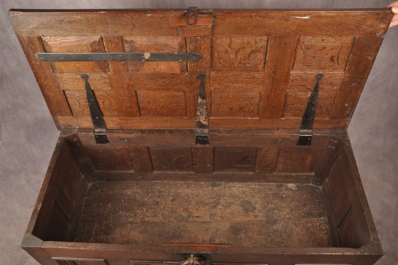 Rare Dated Elizabethan Coffer - Image 8