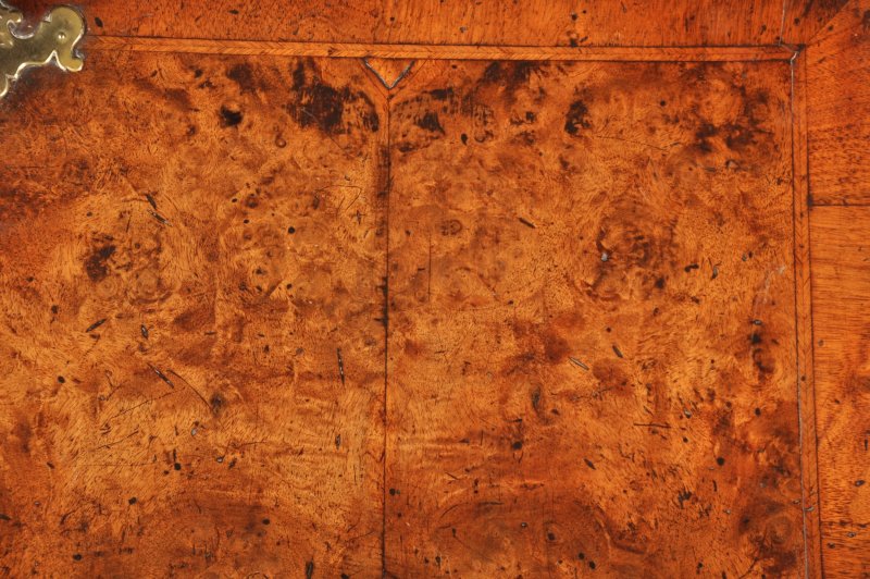 Early 18th Century Burr Walnut Bureau - Image 2