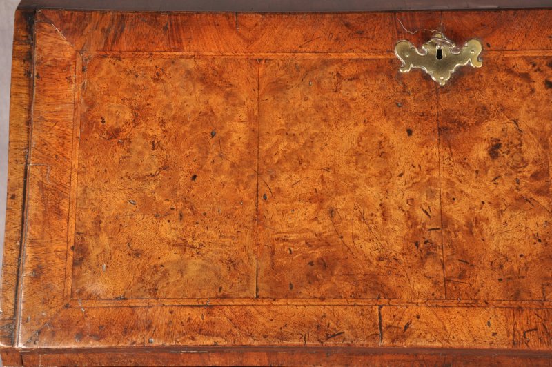 Early 18th Century Burr Walnut Bureau - Image 4