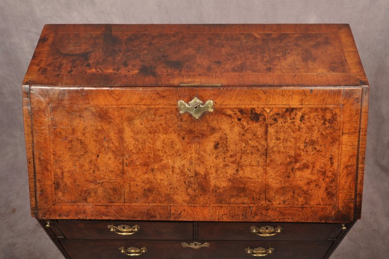 Early 18th Century Burr Walnut Bureau - Image 12