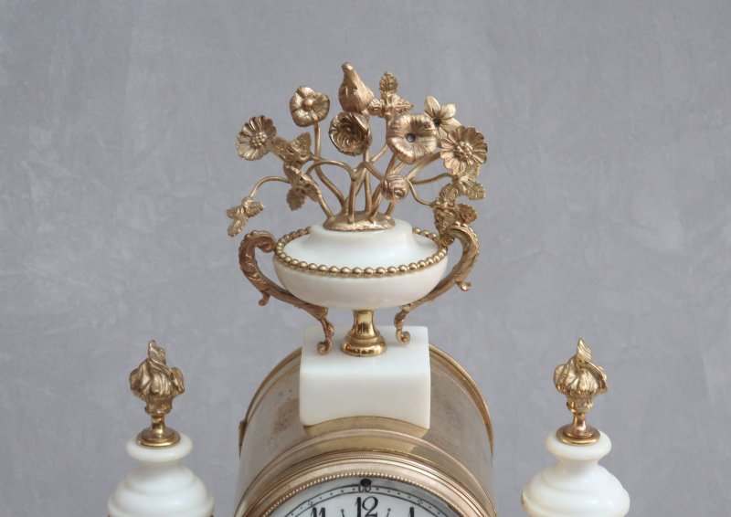 French Louis XVI Style White Marble Mantel Clock - Image 5