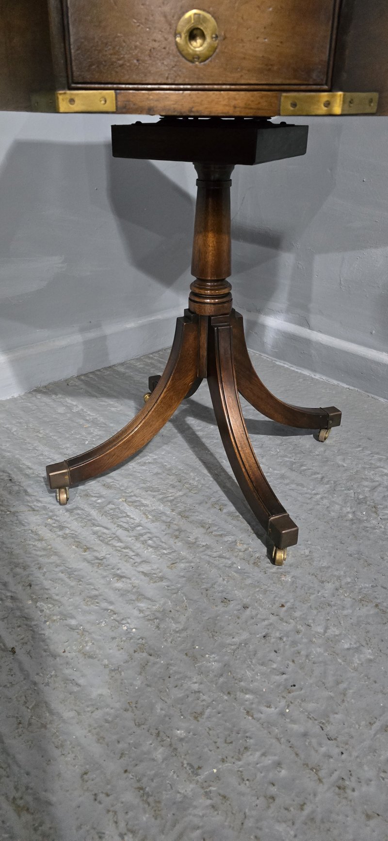 Super Campaign Drum Table - Image 11