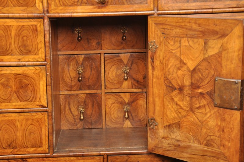 17th Century Olive Wood Oyster Cabinet - Image 4