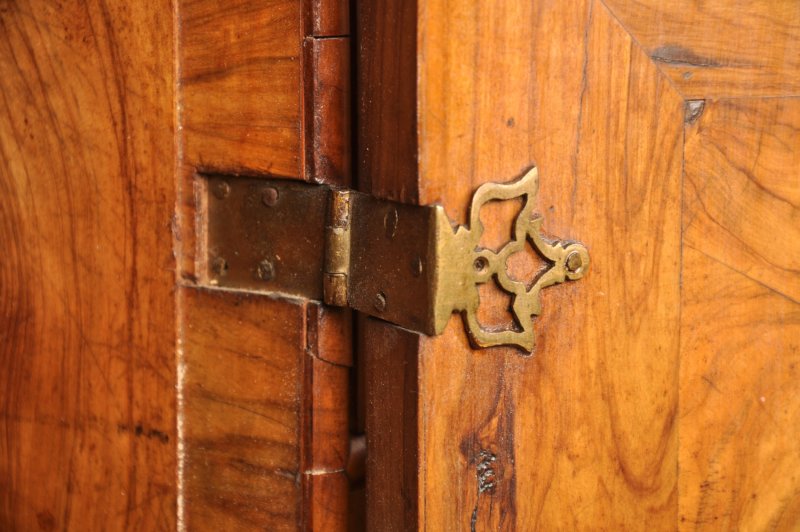 17th Century Olive Wood Oyster Cabinet - Image 8