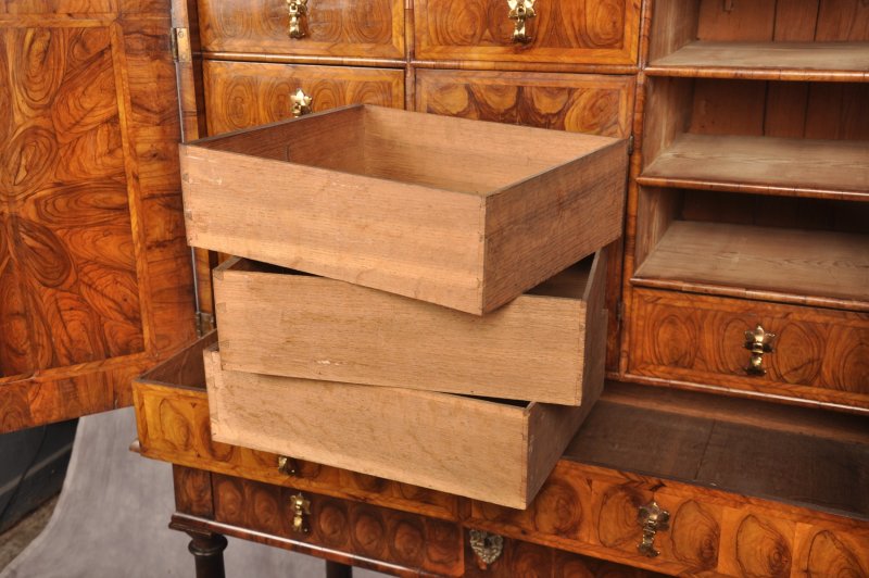 17th Century Olive Wood Oyster Cabinet - Image 11