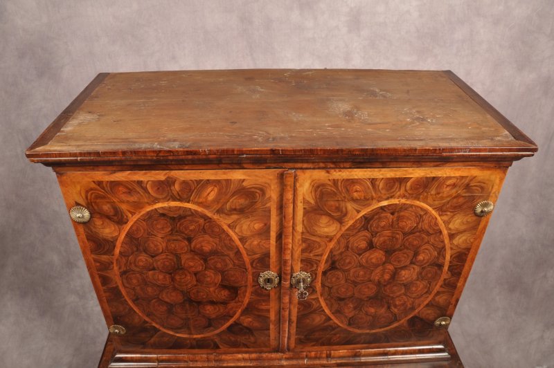 17th Century Olive Wood Oyster Cabinet - Image 23