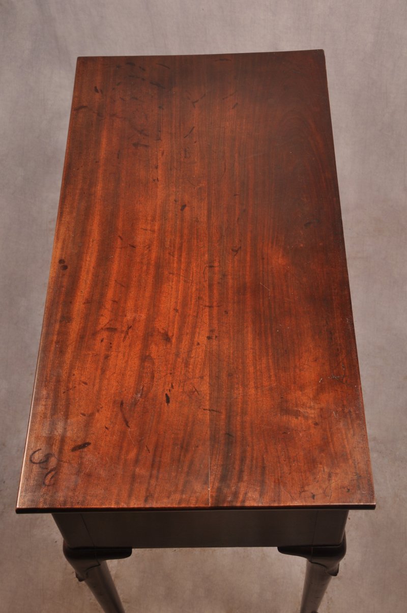 Fine Early 18th Century Mahogany Lowboy - Image 2