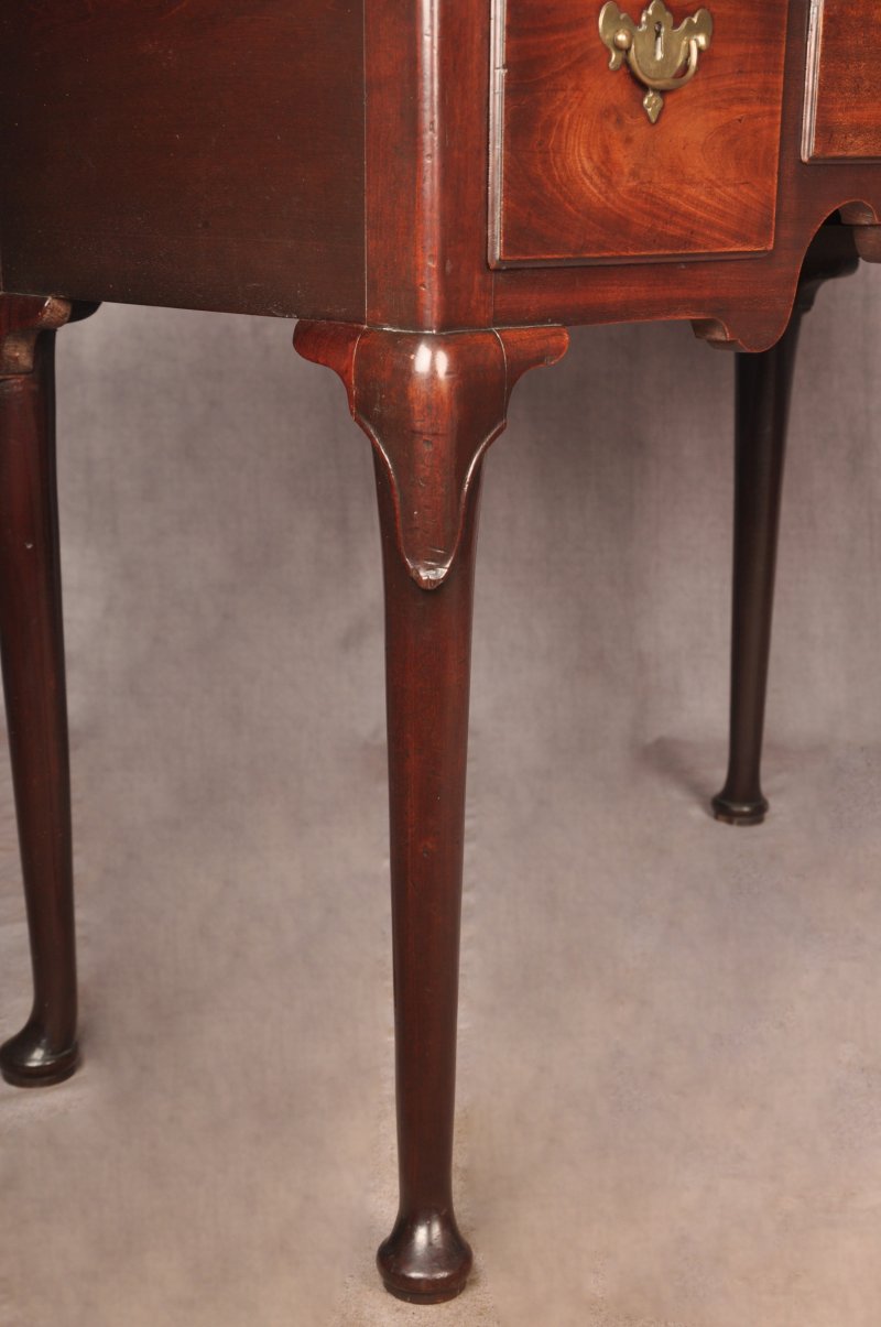 Fine Early 18th Century Mahogany Lowboy - Image 11