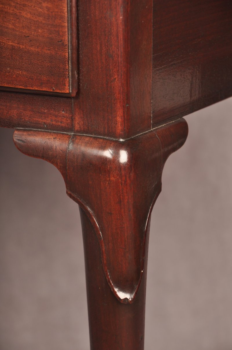 Fine Early 18th Century Mahogany Lowboy - Image 10