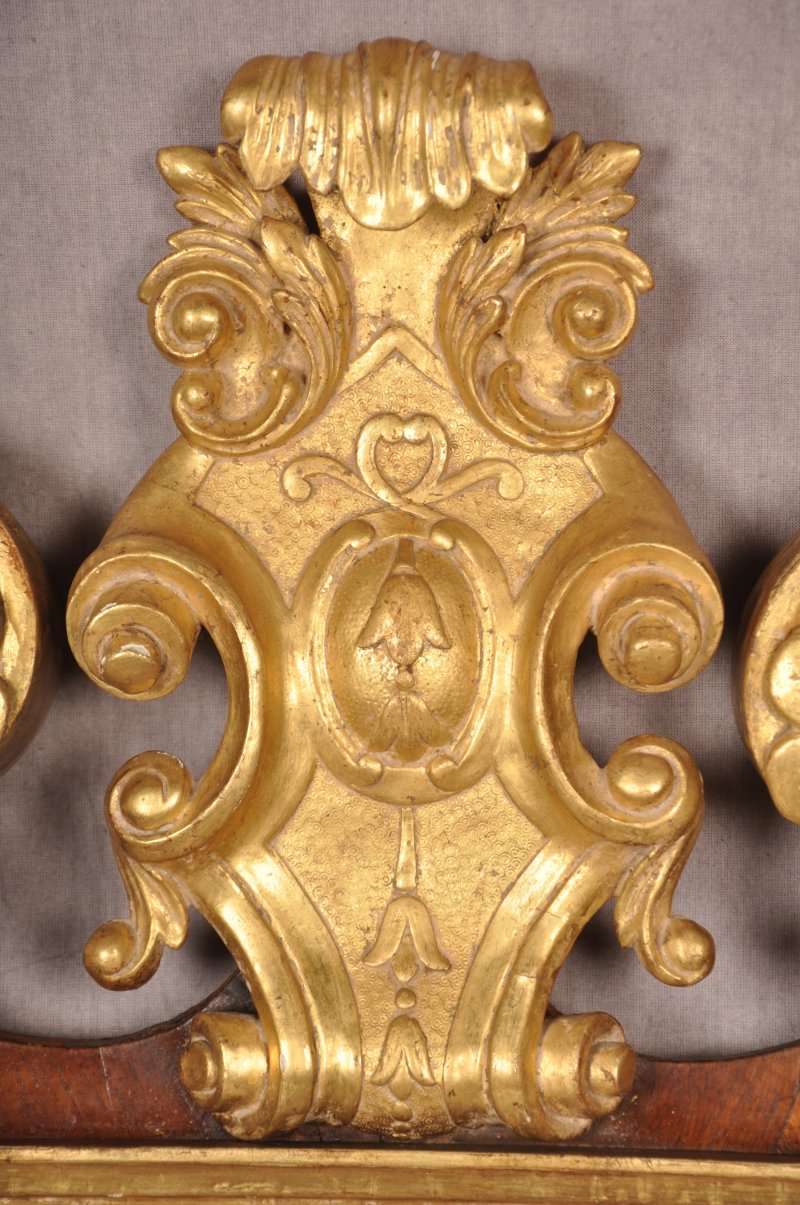 Fine 18th Century Walnut & Parcel Gilt Mirror - Image 2