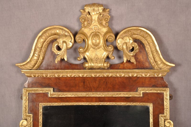 Fine 18th Century Walnut & Parcel Gilt Mirror - Image 4