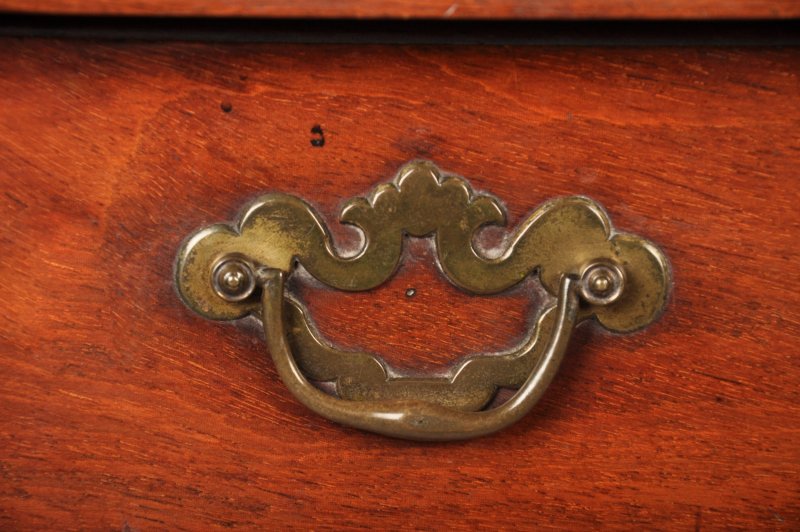 18th Century Mahogany Kneehole Desk - Image 2