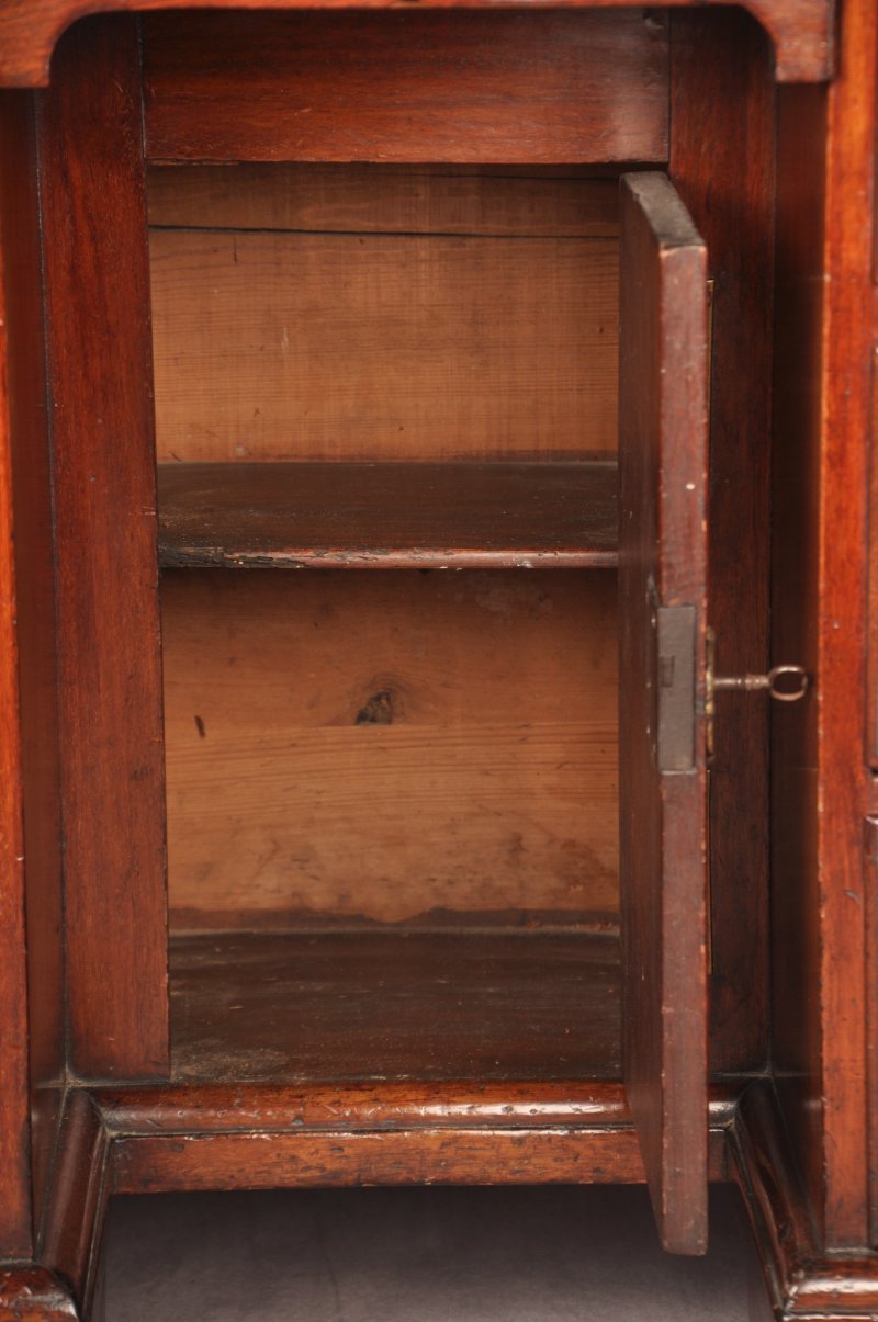 18th Century Mahogany Kneehole Desk - Image 12