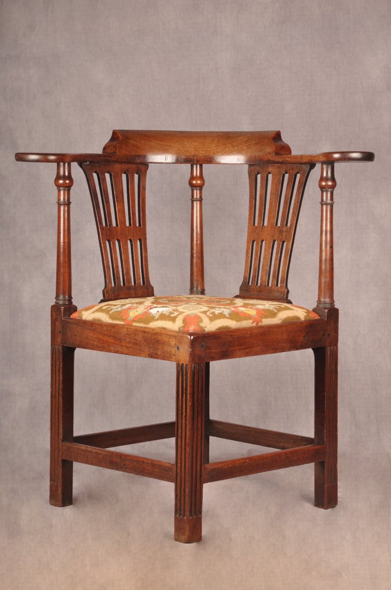 Fine 18th Century Corner Chair - Image 2