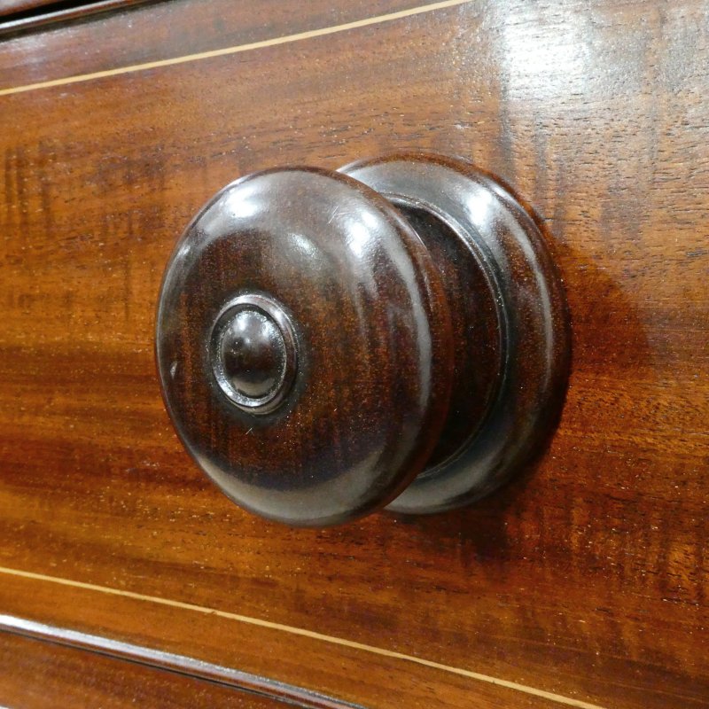 Georgian Mahogany Serpentine Fronted Chest of Drawers Attributed to Gillows - Image 3
