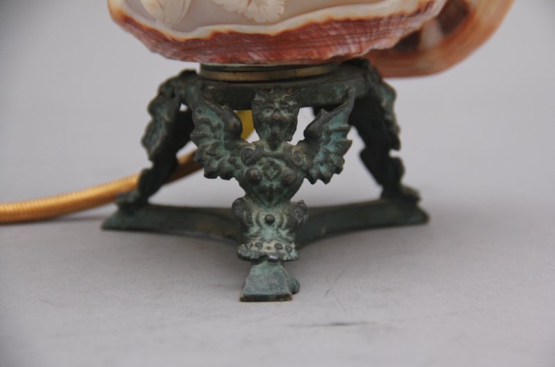 19th Century carved shell cameo lamp - Image 9
