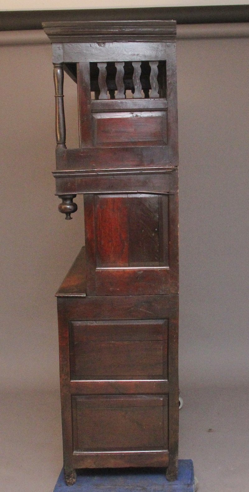 Early 18th Century oak tridarn - Image 7