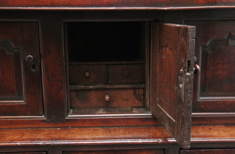 Early 18th Century oak tridarn - Image 16